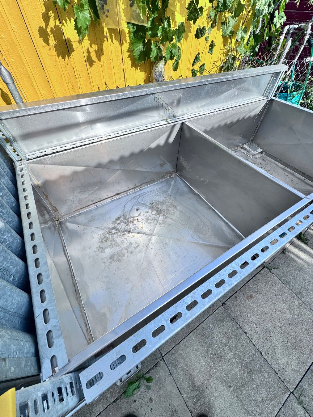 Box contenitori: Hochbeet Aluminium Blech/Verzinktem Konstruktionselementen. – Usato da Sissach venduto da Da.Do.ch 1