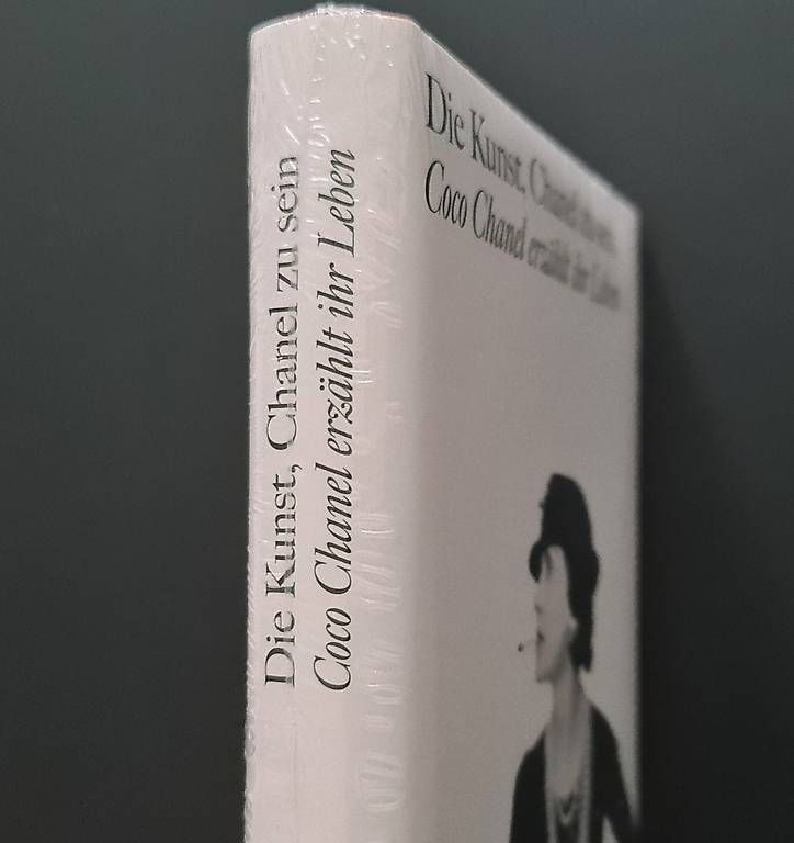 Libri: Die Kunst Chanel zu sein – Nuovo e nell'imballaggio originale da Ostermundigen venduto da louisetcoco13 1