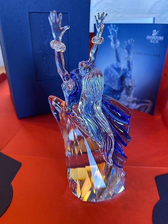Swarovski Statuette: Swarovski SCS Isadora, édition limitée 2002, avec boîte. – Nuovo e nell'imballaggio originale da Pensier venduto da motofan99 2