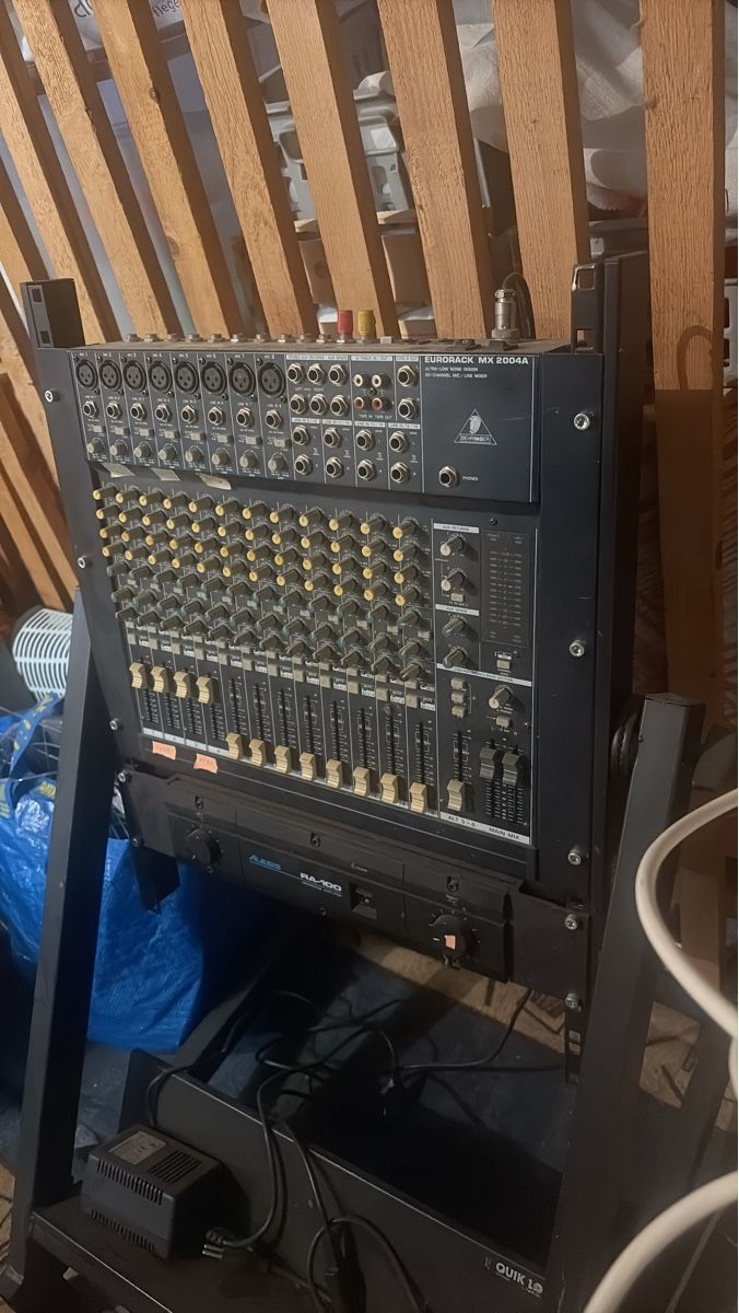 Alesis Platines de mixage: Behringer Eurorack MX 2004A Mischpult – D'occasion à Riehen par GMSwiss