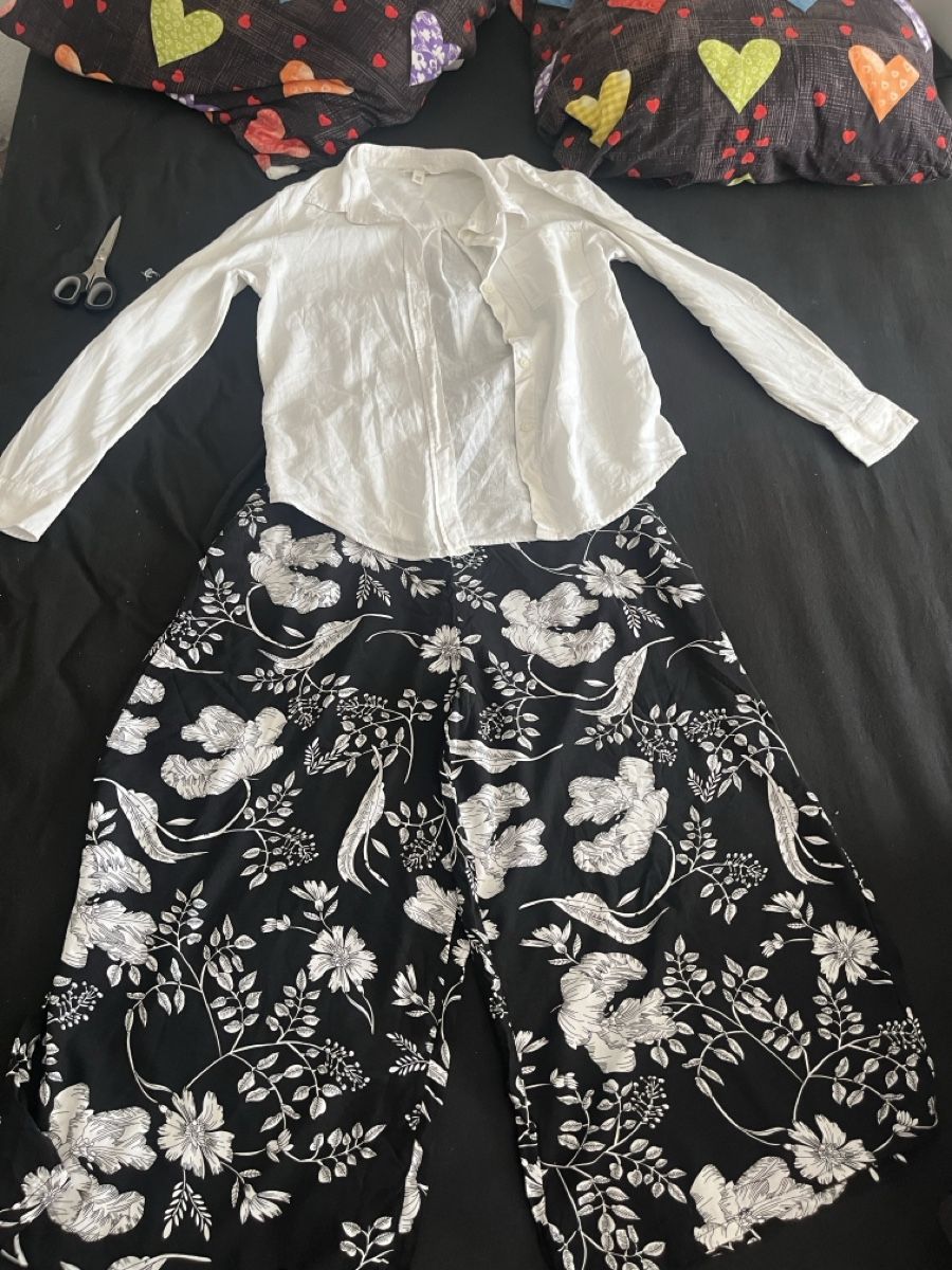 Lotti di vestiti: Damen Bluse weiss mit Hose Blumen – Nuovo (secondo la descrizione) da Olten venduto da sae_82z2