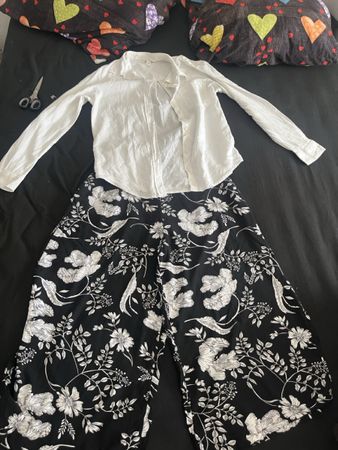Damen Bluse weiss mit Hose Blumen