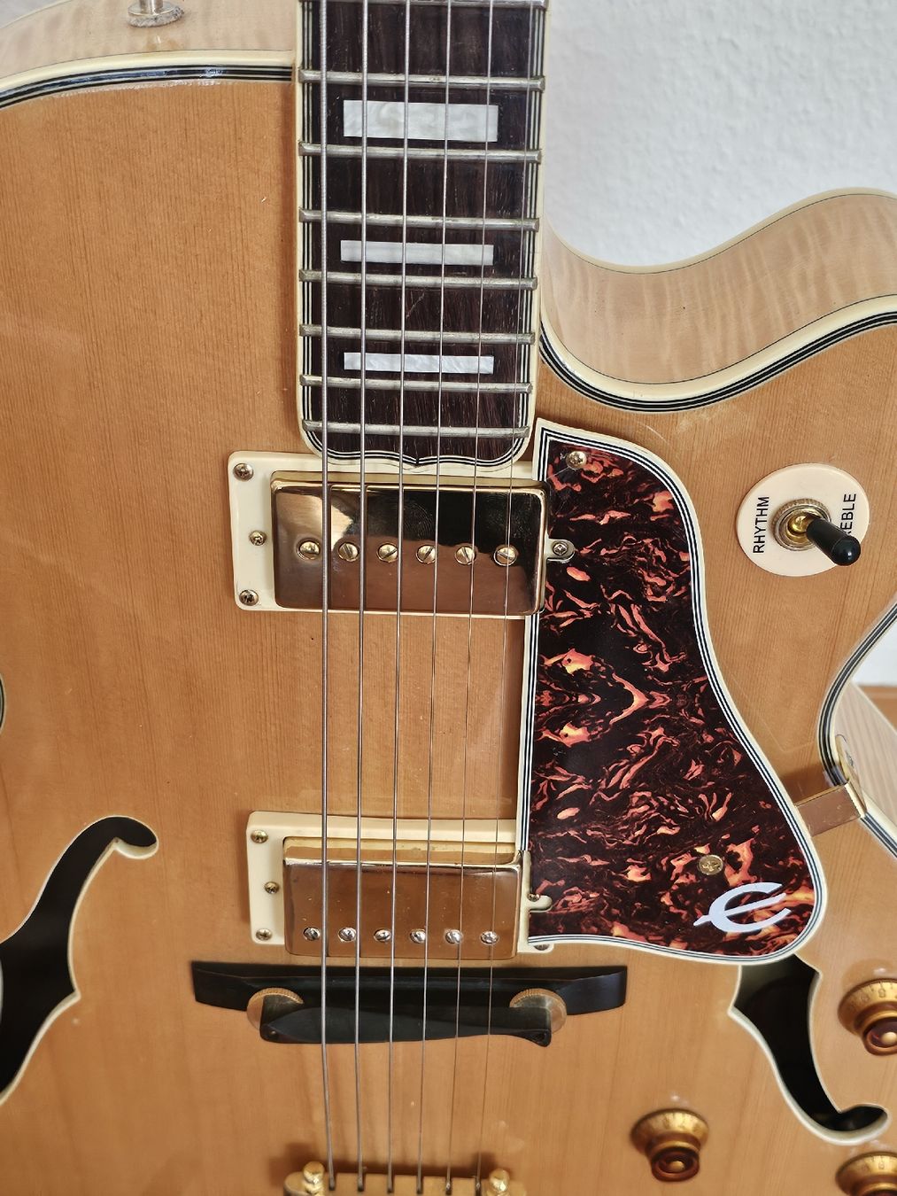 Epiphone Strumenti musicali: Epiphone Pre Joe Pass Emperor, frisch ab Service – Usato da Spreitenbach venduto da sgraffito 3