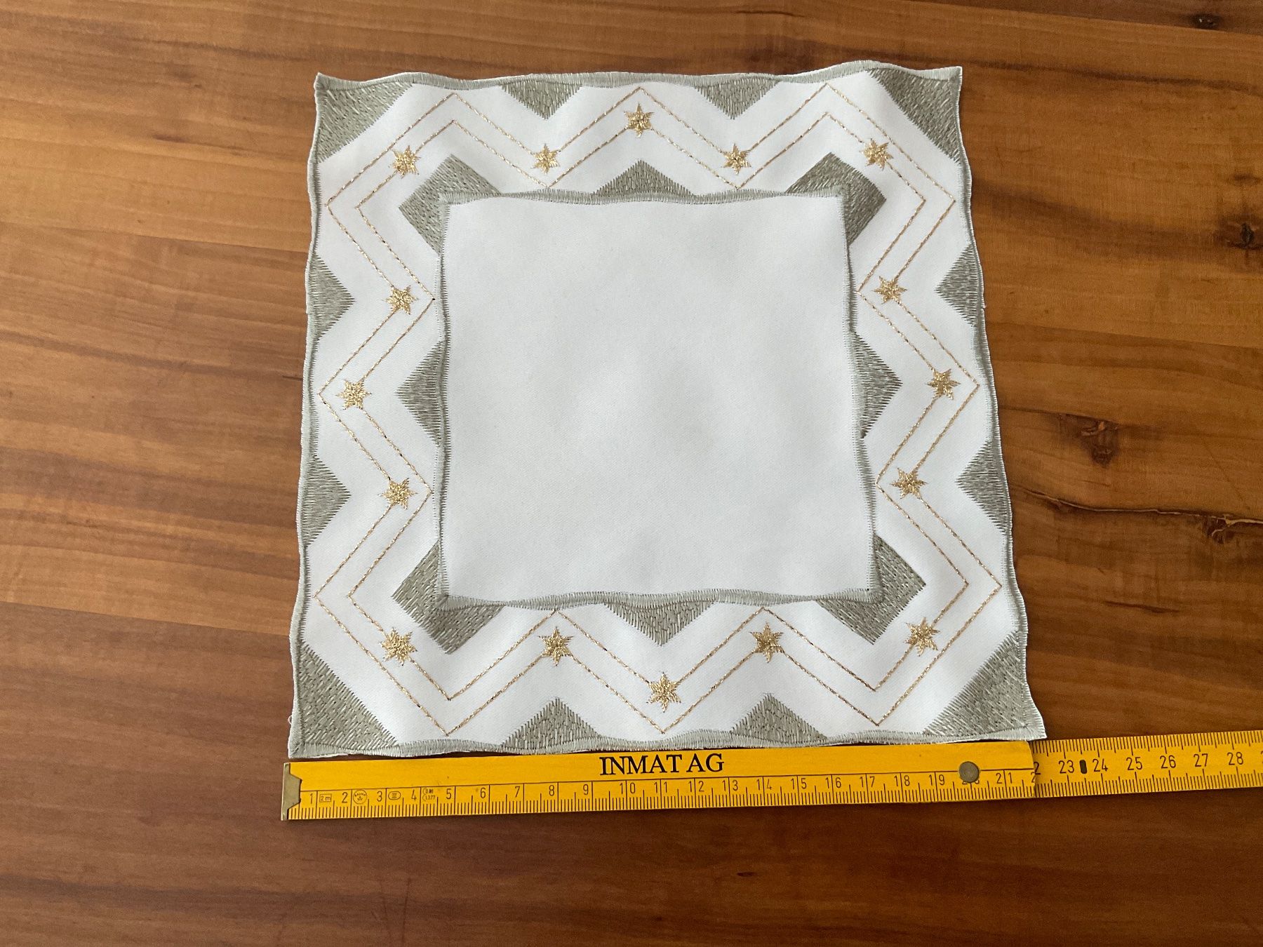 Tutte le decorazioni: Weihnachts - Deckchen, bestickt, 22.5 x 22.5 cm, gratis – Nuovo (secondo la descrizione) da Wetzikon ZH venduto da CZ. 1
