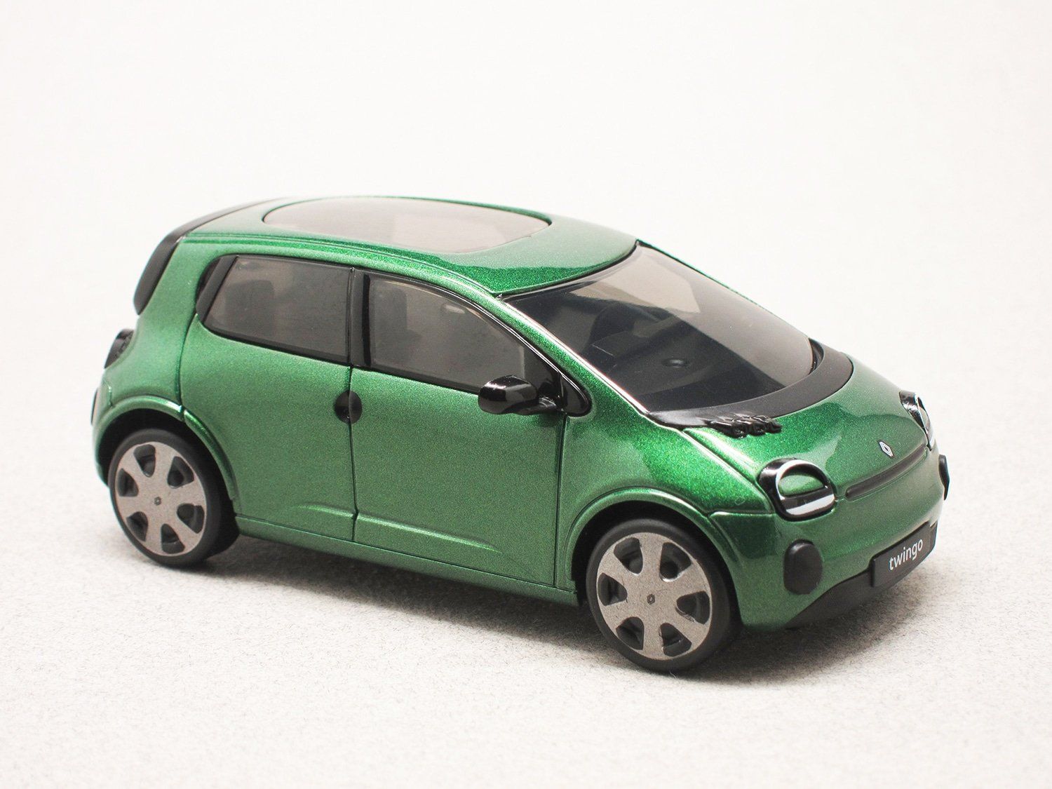 Renault Modellini d'auto: Renault Twingo E-Tech 100% Electric Concept 2024 grün met. – Nuovo e nell'imballaggio originale da Gerlafingen venduto da espero88