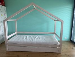 Stoudmann Création Kinderbett aus Massivholz mit Ausziehbett