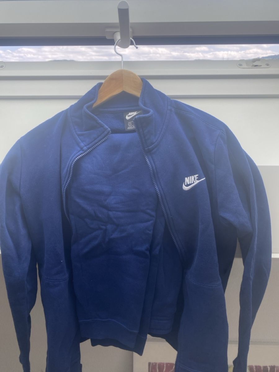 Nike Completi: Nike Trainingsanzug komplett Gr. S Dunkelblau – Usato da Reitnau venduto da JLorenceAargau