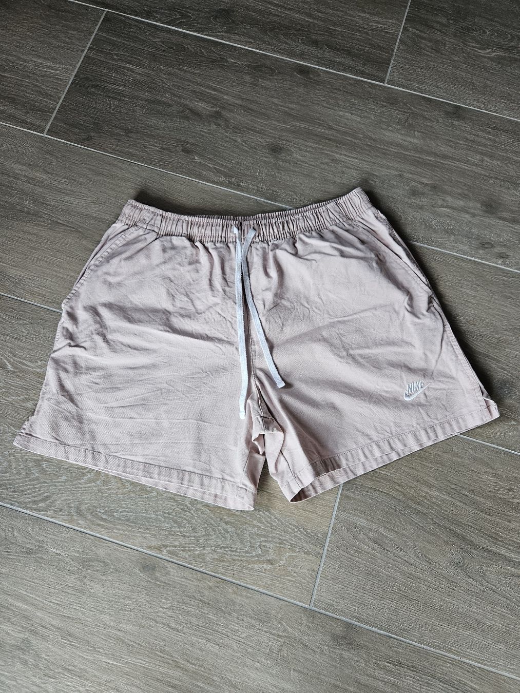 Nike Pantaloni: Short NIKE (L) – Usato da Arveyes venduto da sape.online