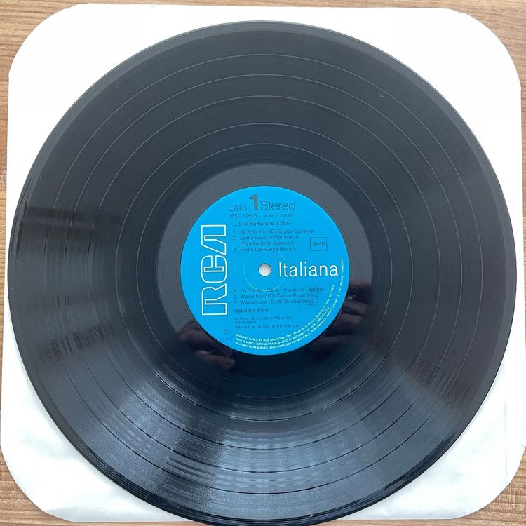 GABRIELLA FERRI e se fumorona a Zazà Kaufen auf Ricardo