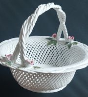 Antiker Keramik Korb mit Rosenmuster. Aufwändige Handarbeit