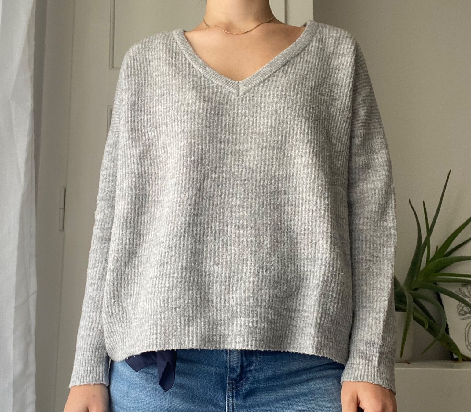 Only Maglioni & Felpe: Grauer Pullover mit V-Ausschnitt – Usato da Bern venduto da Lisa_Joy