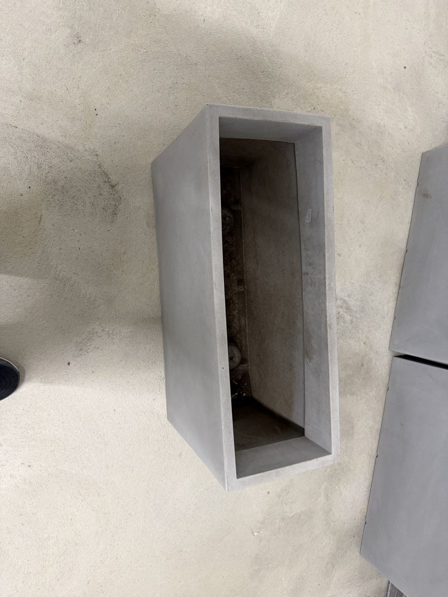 Coffres de rangement:  Planter Rectangular Grey 30x 80x 46 cms – D'occasion à Egg b. Zürich par udm_6b8w 2