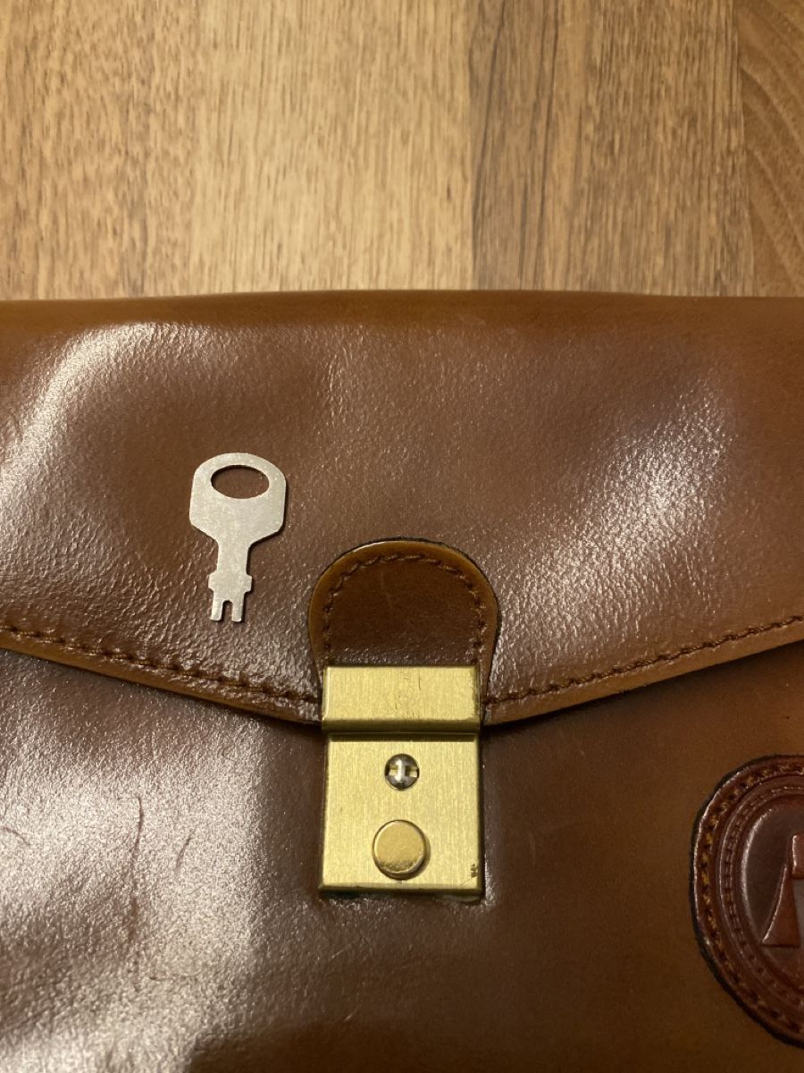 Taschen: Elegante Echtleder Herrenhandtasche – Gebraucht aus Bern von  7
