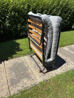 Lit pliant avec matelas, bon état, gris