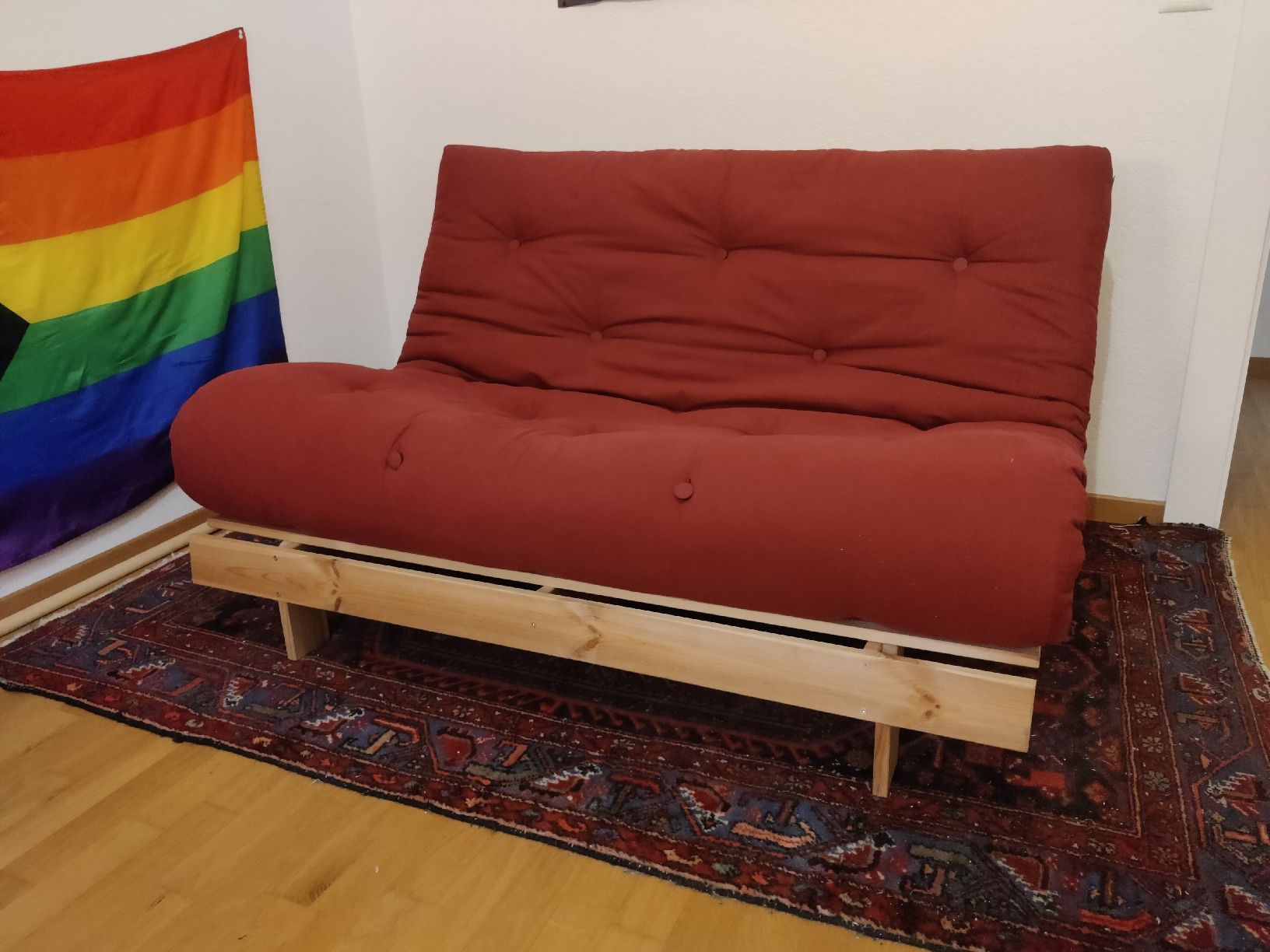 Divani: Red Futon Sofa Bed – Usato da Zürich venduto da dav_5xw9
