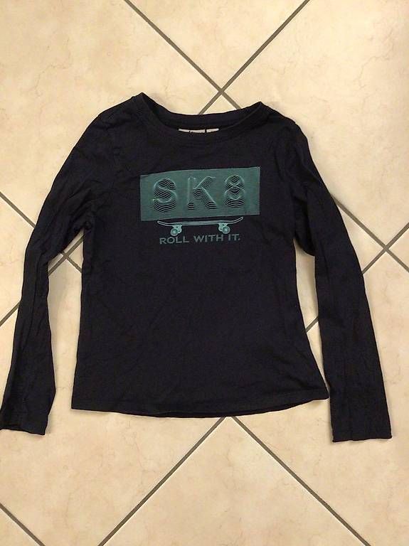 Camicie, T-shirt & Polo: Schwarzes langarmiges Shirt Größe 134 – Usato da Zimmerwald venduto da wuff81