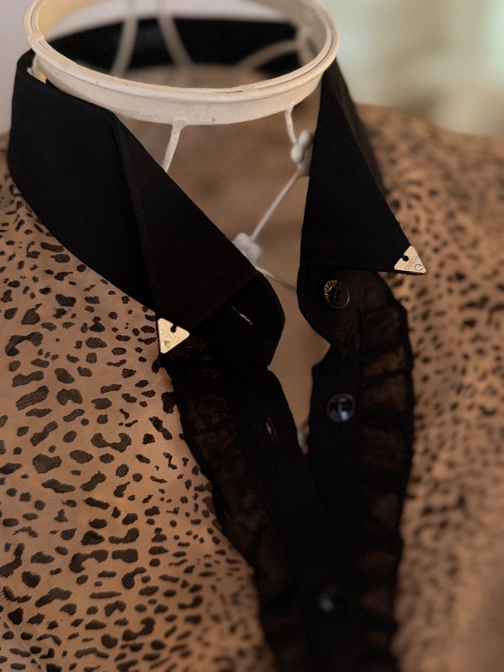 Guess Chemisiers: Guess Bluse 36 Leoprint – D'occasion à Fehraltorf par Erdo81 1