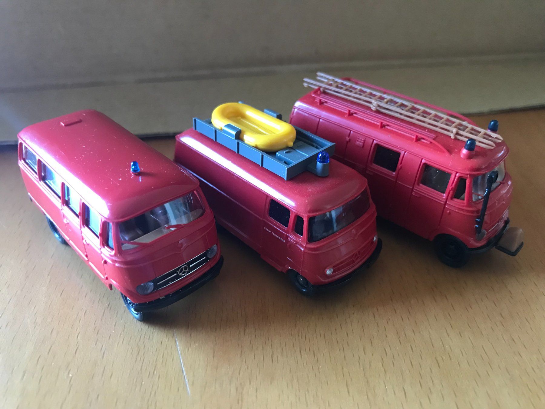 Brekina Modellini d'auto: 3x Mercedes Feuerwehr – Usato da Luzern venduto da mey_s13 1