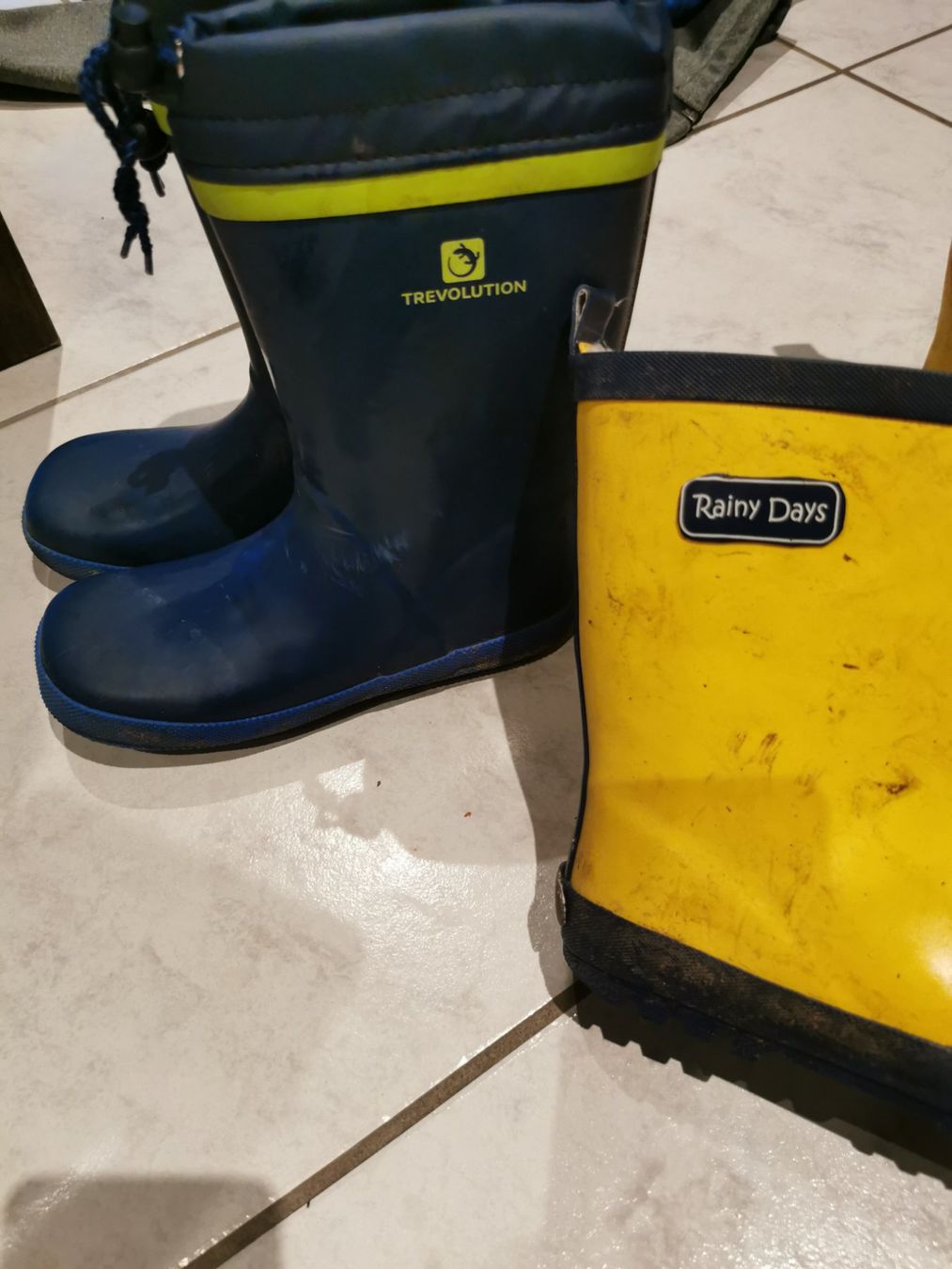 Scarpe per ragazzi: 2 Paar Gummistiefel Gr. 33/34 – Usato da Konolfingen venduto da torina85 1