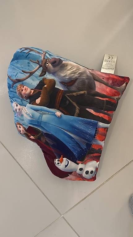Cuscini: Kissen von Anna & Elsa – Usato da Horw venduto da Reb_rp5z