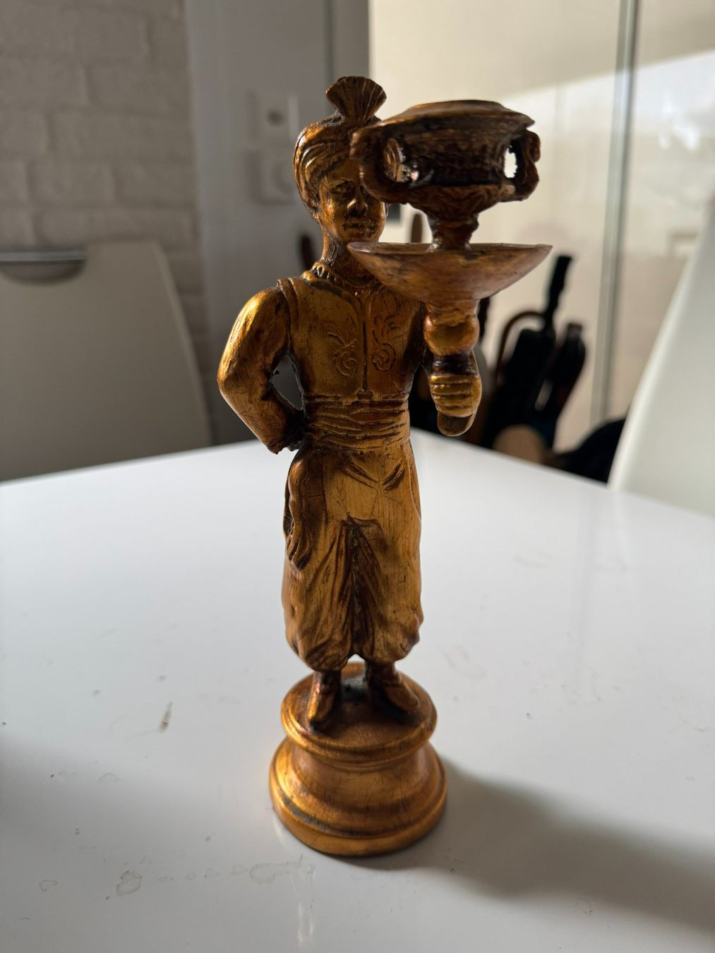 Statuette: Figur mit Leuchter orientalisch Bronzeoptik – Usato da Vaduz venduto da Greenturtle