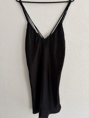 Nuisette noire en satin avec dentelle taille S 