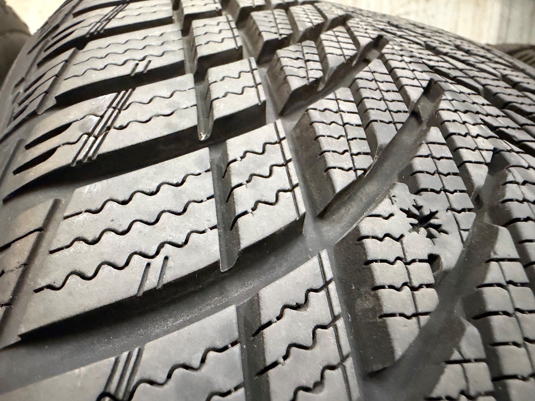 Goodyear Pneumatici & Ruote complete: Winterpneus 20" / Goodyear – Usato da Schönried venduto da Bahnhofgarage-Haldi 7