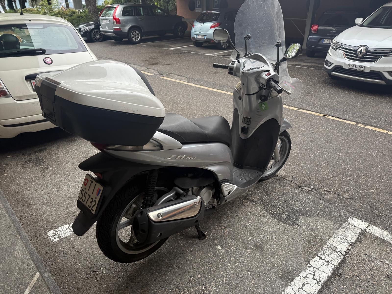 Honda Scooter: Honda SH 300 Mfk in 2025 – Usato da Chiasso venduto da hir_p6yj 2