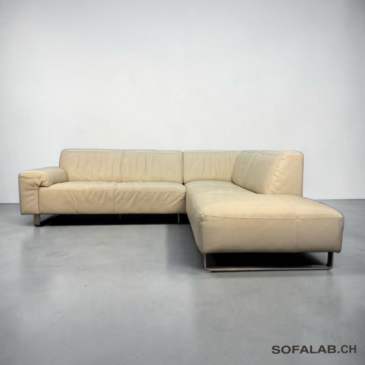 Pfister Sofas: Pfister-Ecksofa aus Echtleder, pistazien-beige – Gebraucht aus Bachenbülach von Sofalab.swiss
