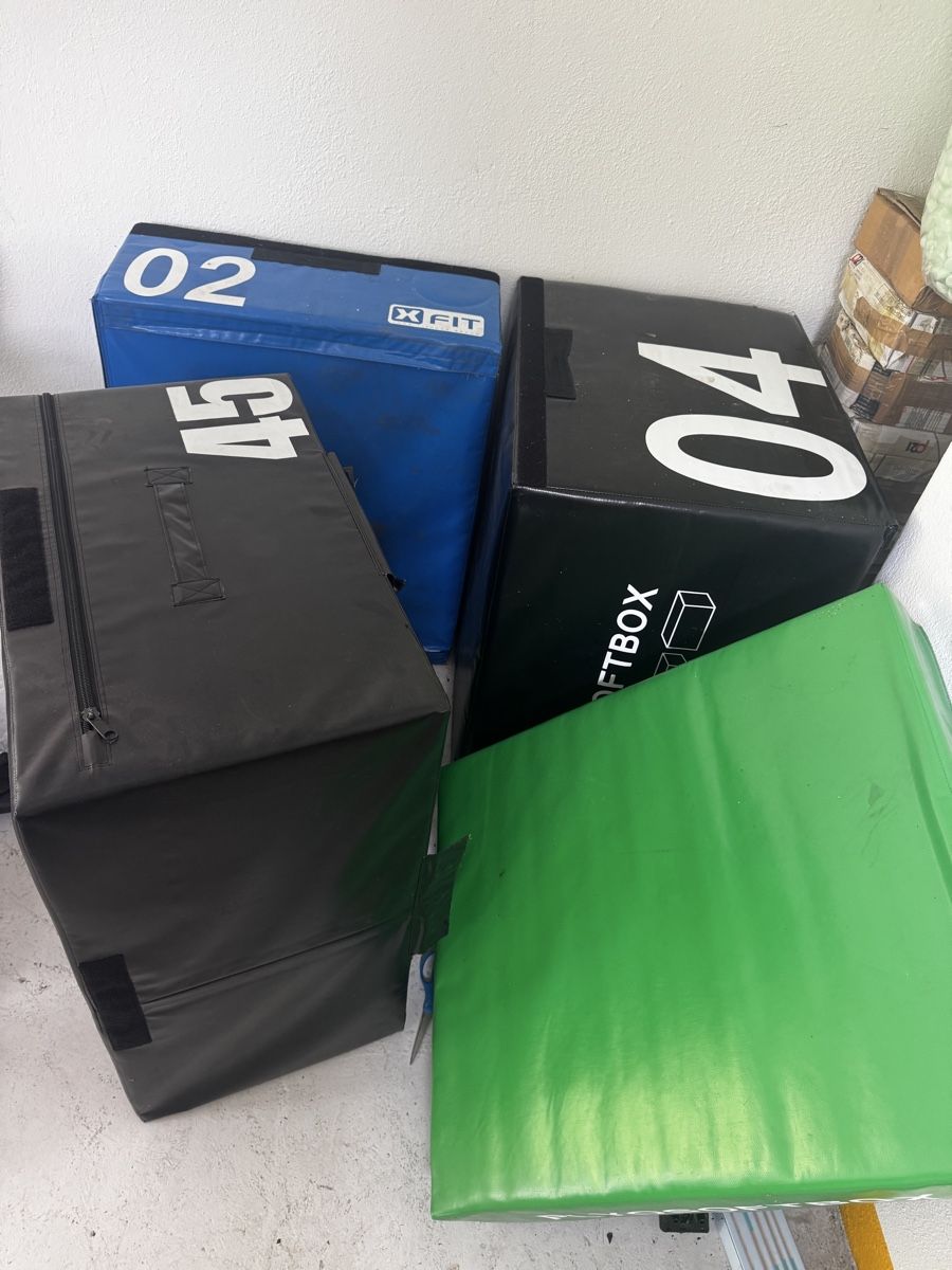 Sonstige Dekorationen & Accessoires: 4x Stapelbare Plyometric Boxen – Gebraucht aus Zürich von Leined