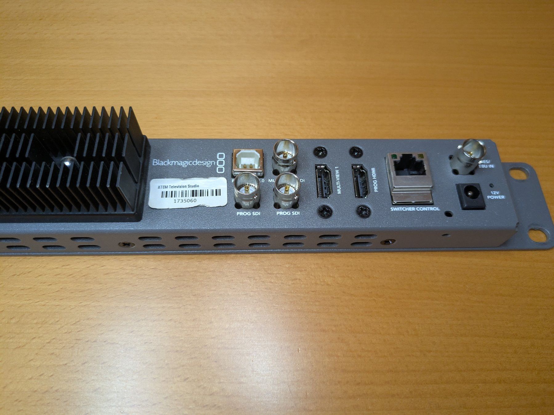 Blackmagic Console di mixaggio: Blackmagic Design ATEM Television Studio – Usato da Neerach venduto da ciegolink 1