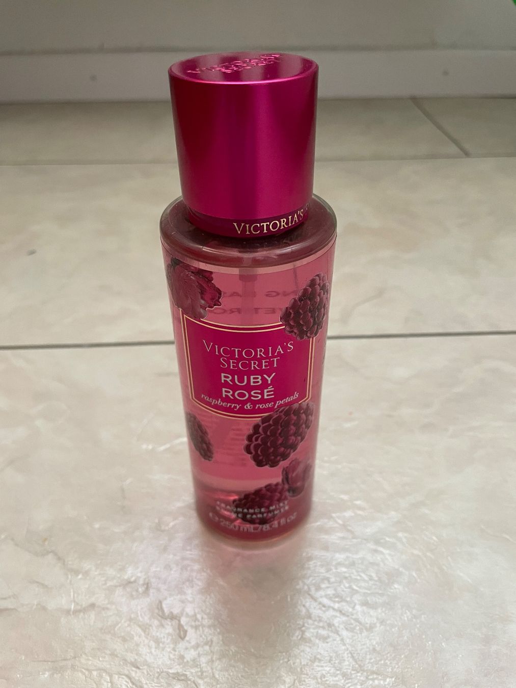 Victoria's Secret Profumi & Eau de Toilette: Victoria's Secret Ruby Rose – Usato da Uetikon am See venduto da m1384