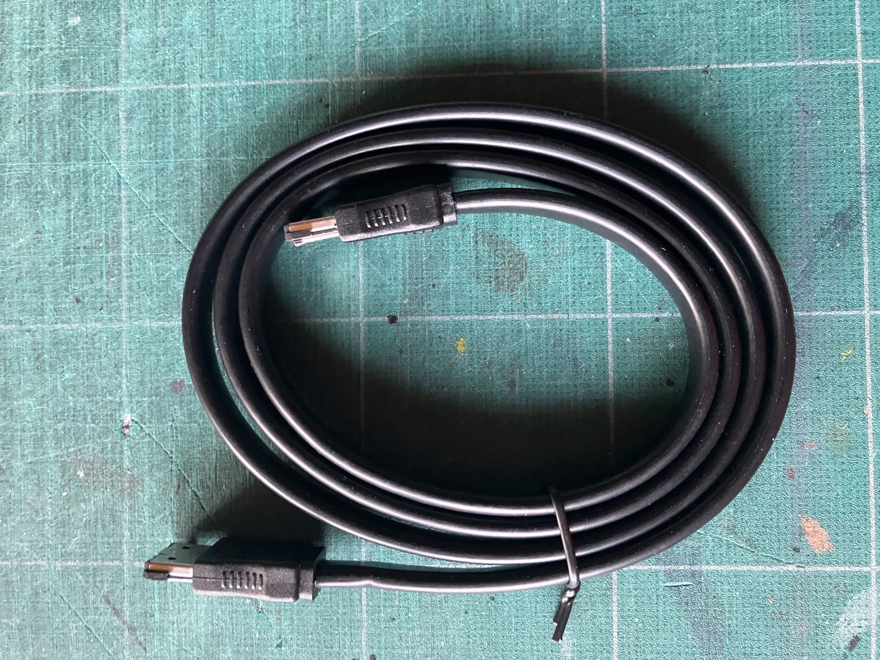 Cavi: esata zu esata Kabel 1m schwarz – Usato da Oberegg venduto da Najen751