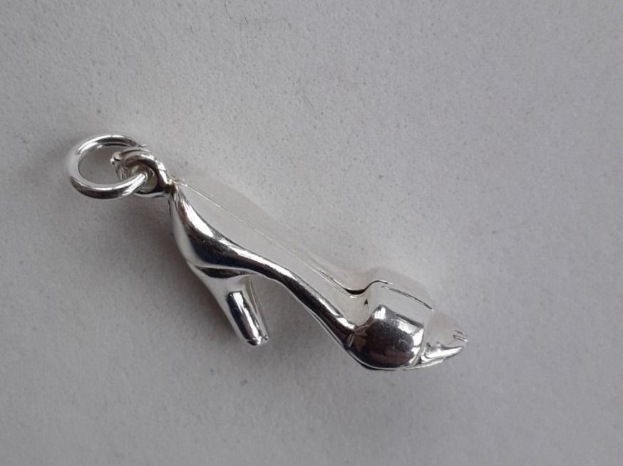Ciondoli: Schmuck Anhänger, Schuh versilbert. – Nuovo e nell'imballaggio originale da Winistorf venduto da acreativ2 1