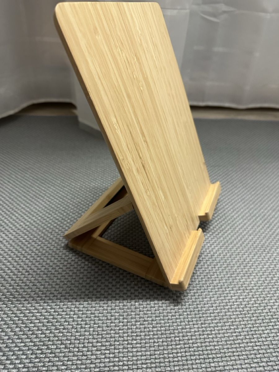 Sonstiges zu Computer & Netzwerk: Wooden tablet stand, adjustable angle, like new – Gebraucht aus Kloten von ale_6n8x