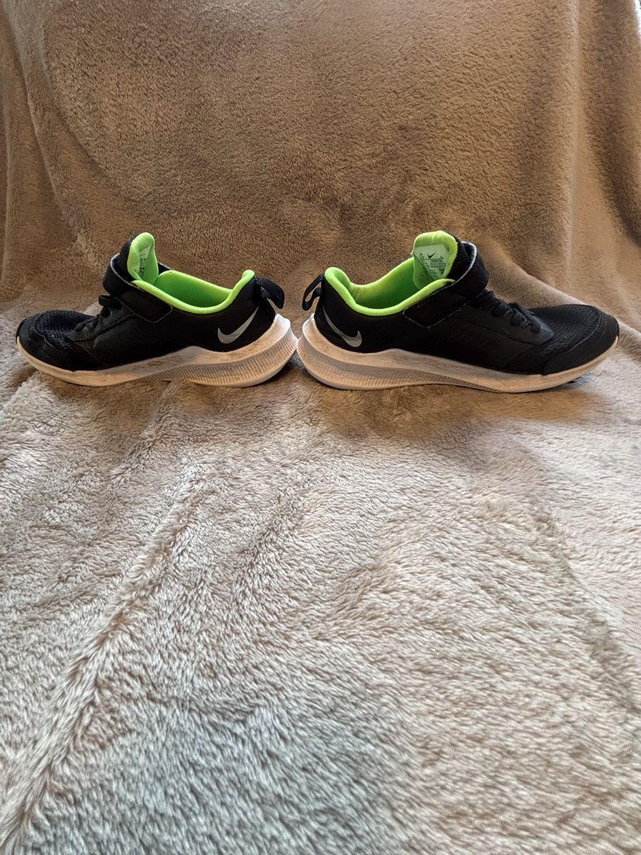 Nike Scarpe da uomo: Laufschuhe, Nike Downshifter, Grösse 33, – Usato da Waltenschwil venduto da Schmetterling2015 3