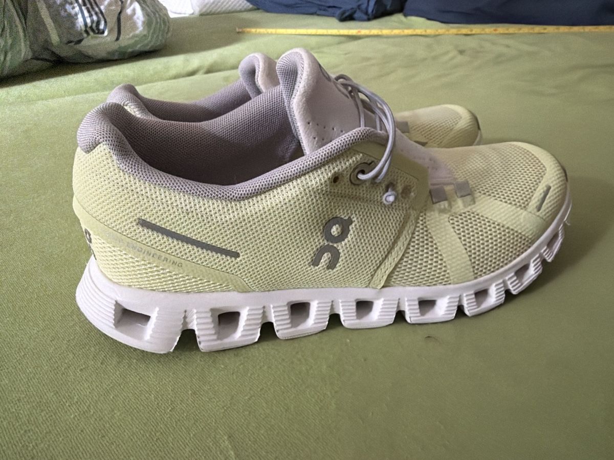 On Scarpe da donna: ON cloud Swiss Engineering shoes  – Usato da Sementina venduto da bru_vpp5