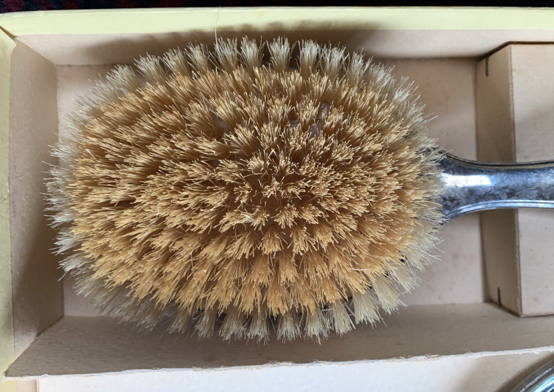 Altro per la cura dei capelli: Schmuckes antikes Kosmetik-Set – Usato da Ebnat-Kappel venduto da pourlemerite 2