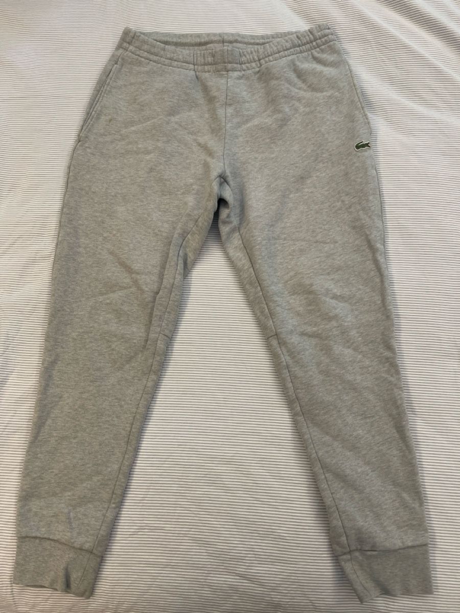Lacoste Pantalons: Jogging Lacoste gris taille L – D'occasion à Troinex par bor_r92l