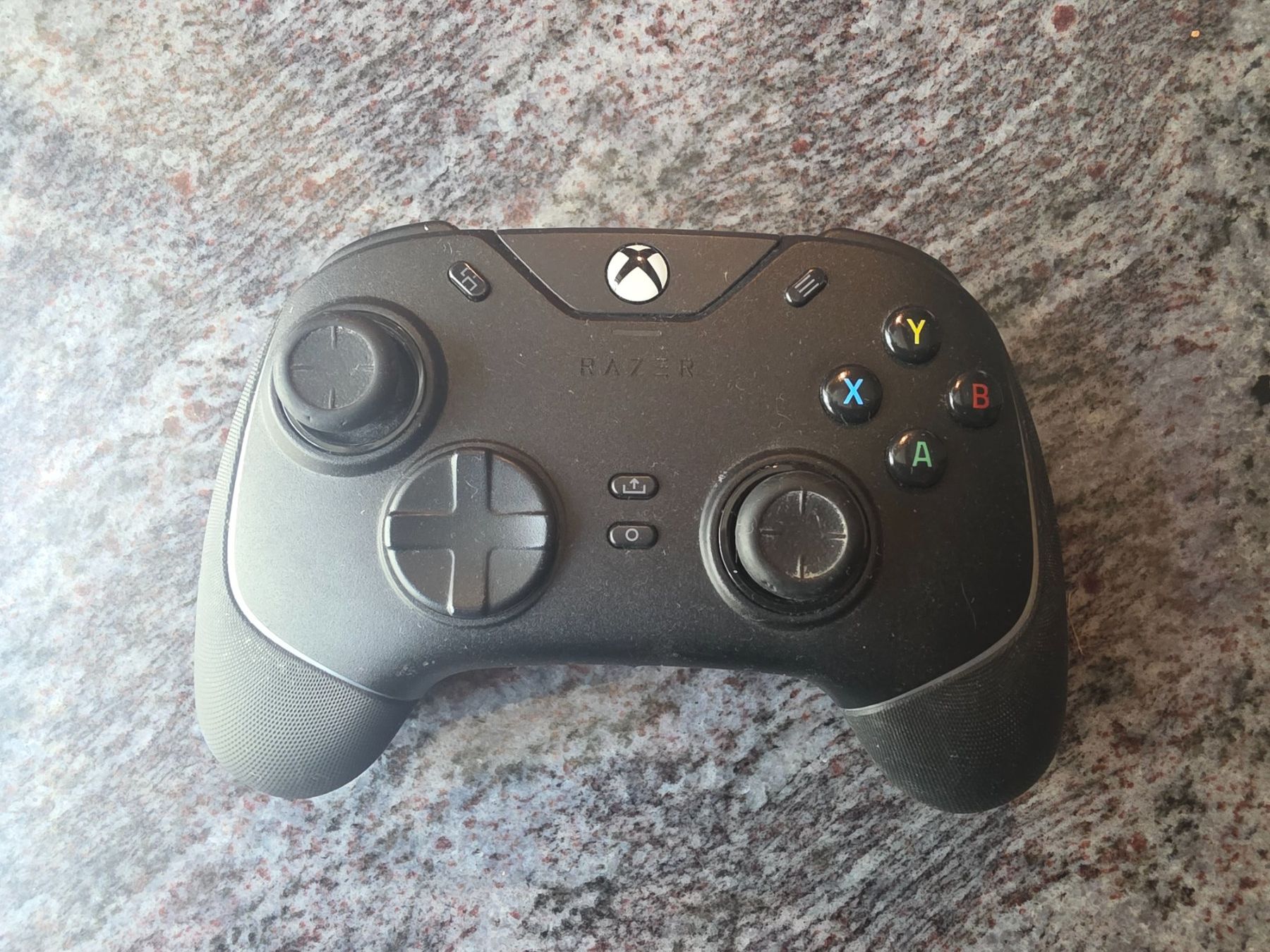 Microsoft Consoles: XBOX SERIES X + 2 TB Speicher ,17 Games + 4 Controller ! – D'occasion à Schmerikon par jango88 8