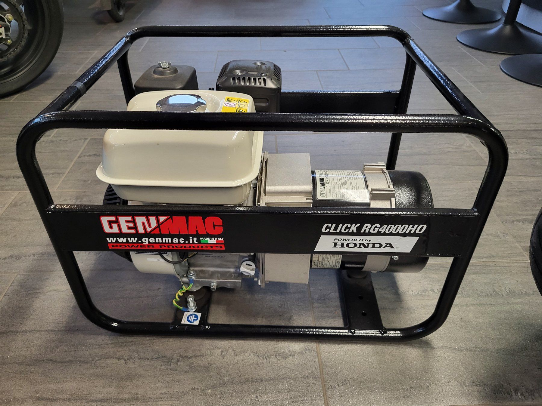 Generatori di corrente: Genmac Generator RG4000 – Nuovo e nell'imballaggio originale da Ilanz venduto da garageallenspach