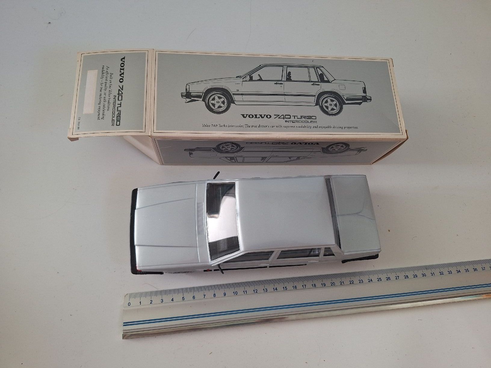 Volvo Modellini d'auto: Volvo 740 Turbo Modellauto – Nuovo e nell'imballaggio originale da Künten venduto da Dfog