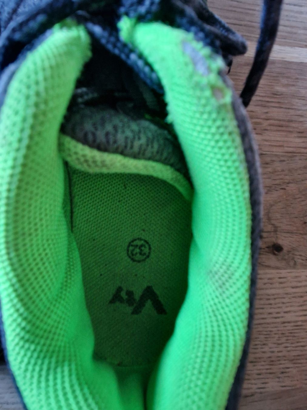Scarpe da uomo: Trekkingschuhe gr. 32 – Usato da Mülligen venduto da Dela19 4
