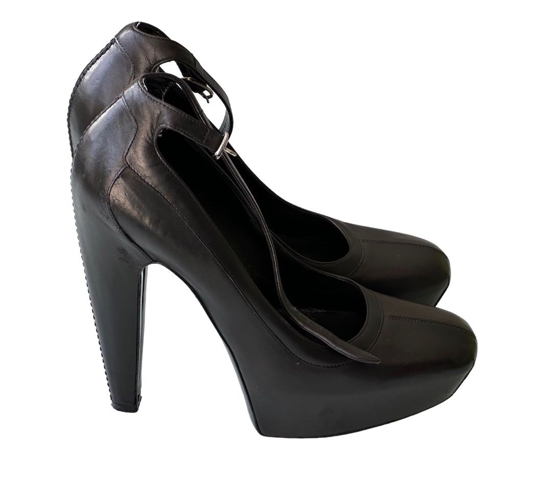 Balenciaga Scarpe da donna: Balenciaga  Paris Pumps - special edition – Usato da Zufikon venduto da Modestil365