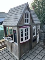 Spielhaus aus Holz 