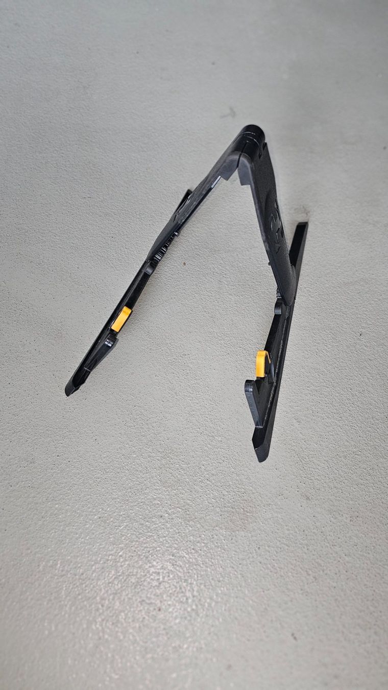 Strumenti musicali: Bass oder Guitar Ständer Faltbar – Usato da Hindelbank venduto da joss68