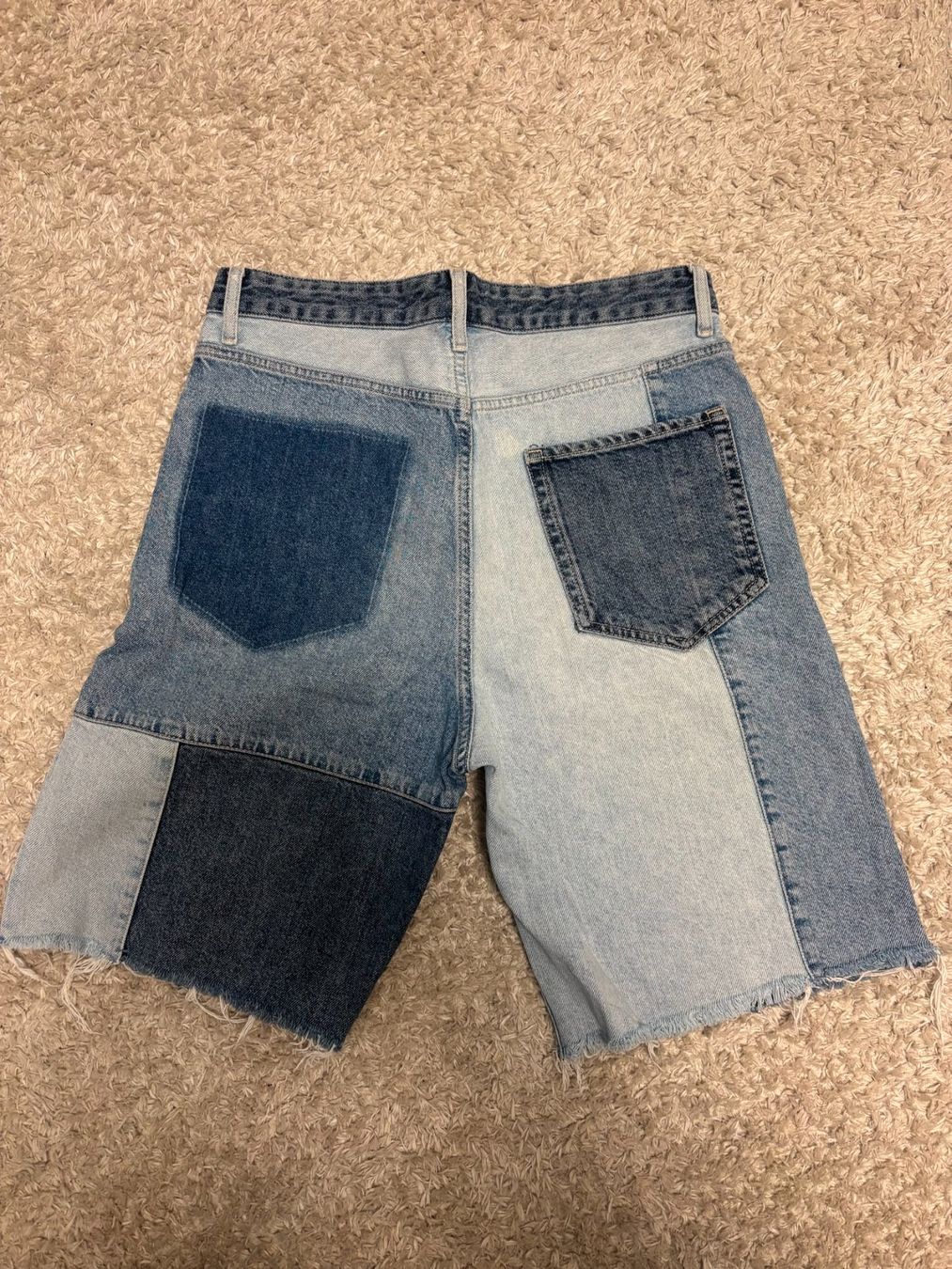 Bershka Jeans: Bershka Jeans-Shorts Patchwork Denim Grösse 38 – Usato da Diepoldsau venduto da Sonne14 1