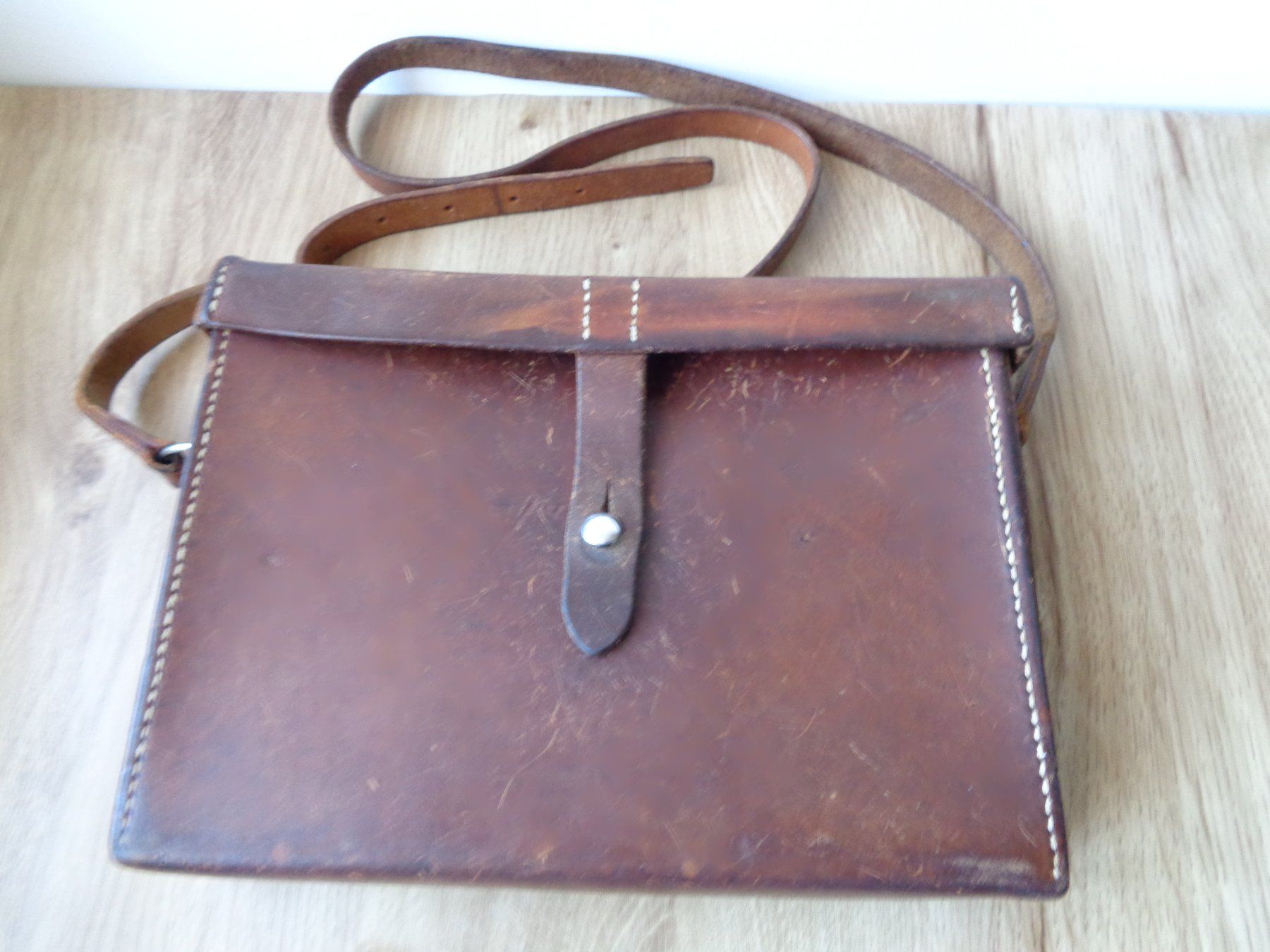 Borse: GROSSE LEDERTASCHE KARTENTASCHE MIT STEMPEL – Usato da Henggart venduto da Pascha22 2