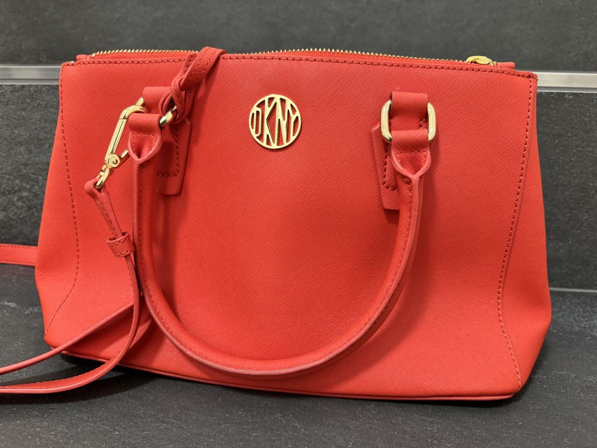 DKNY Borse da donna: DKNY Handtasche - neuwertig – Nuovo (secondo la descrizione) da Liestal venduto da dani_sale 1