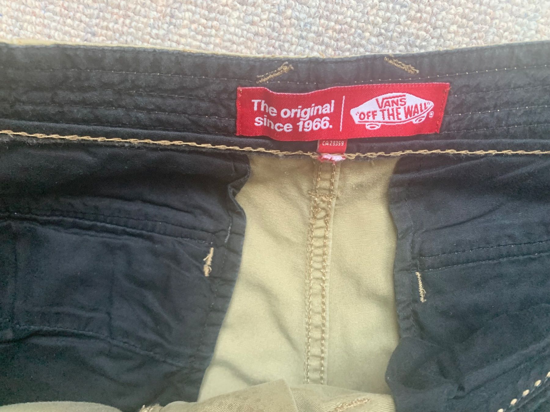 Vans Pantalons: VANS CARGO SHORTS M – D'occasion à Embrach par korbflechter49 3